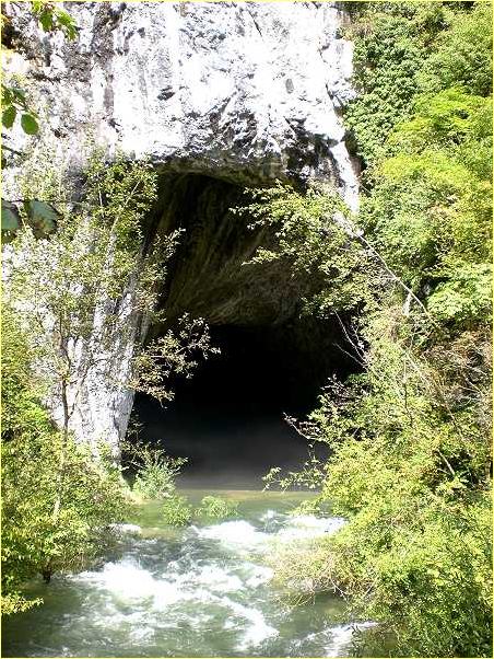 Dabar-Höhle
